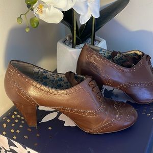 Brown Oxford styled booties